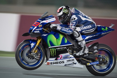 【MotoGP 第1戦カタール】僅差のトップ争いを制し、王者ロレンソがポールポジション 画像