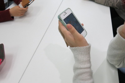 怖いのは没収、課金の親バレ…女子高生スマホ使用の実態 画像