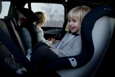 ボルボ、後ろ向きスタイルの新型チャイルドシートを発表…安全性を重視 画像
