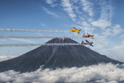 【レッドブル・エアレース 第3戦】室屋選手、富士山上空で海外パイロットを「おもてなし」 画像