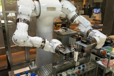 【土井正己のMove the World】国際貢献は技術イノベーションで…医薬開発ロボット「まほろ」の可能性 画像