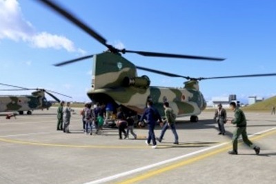 航空自衛隊の輸送ヘリコプターに搭乗する　10月15日 画像