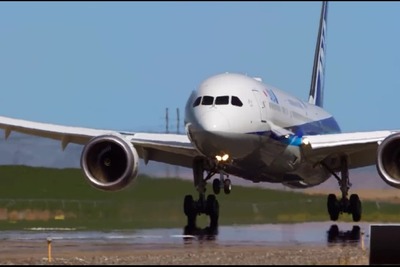 ANA仕様の 787-9 デモ飛行を空中撮影［動画］ 画像