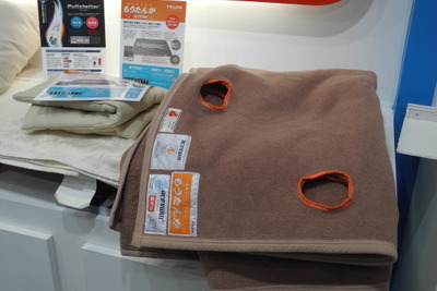 【事前防災・減災対策推進展16】緊急防災毛布「もうたんか」、そのまま担架に…帝人フロンティア 画像