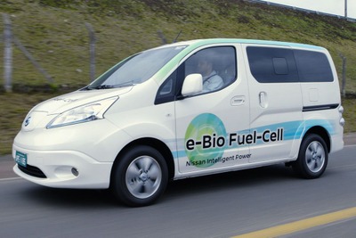 日産、新型燃料電池車を初公開…バイオエタノールで発電 画像