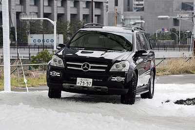 【メルセデス・雪上ドライブ体験】暖冬のお台場に雪上コース出現 画像