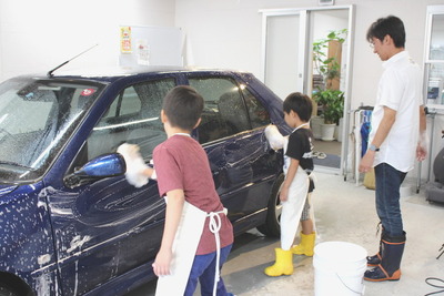 小学生が洗車＆事務…カーディテイリングショップで職場体験 画像