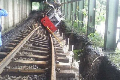 JR北海道、台風の影響で一部運休続く…保線車両も脱線 画像