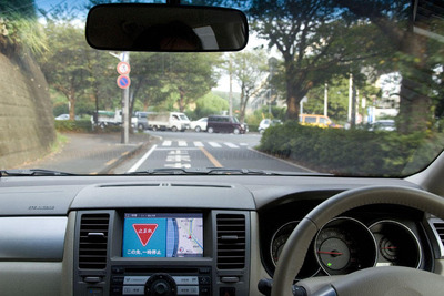日産、厚木の開発拠点内でITS実験 画像