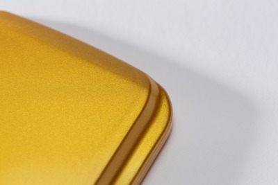ゴールドや透明系偏光パールのPC樹脂…三菱エンジニアリングプラスチックスが開発 画像