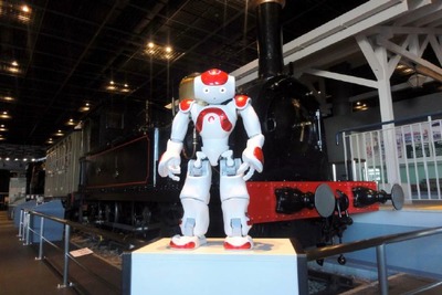 鉄道博物館、人型ロボット「NAO」が来場者を案内---4カ国語に対応 画像