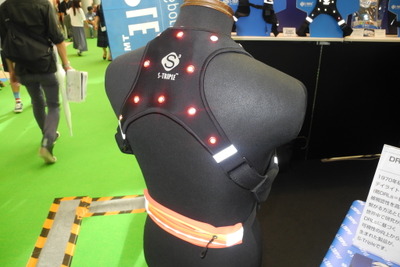 【ギフトショー16】LEDライト付のベスト X-VEST…夜間のランニングなどに 画像