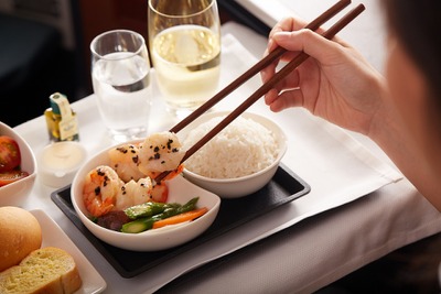 機内食に「Mott 32」とのコラボメニュー…キャセイパシフィック航空 画像