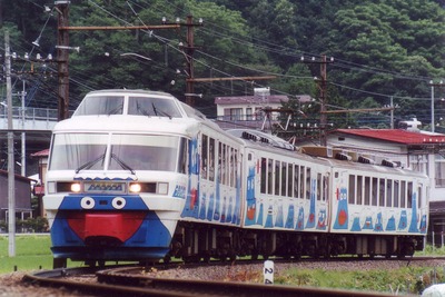 富士急行「電車まつり」、旧『フジサン特急』2000系を展示　11月12日 画像