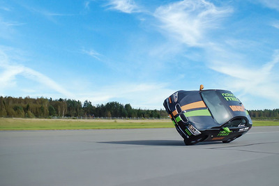 片輪走行で世界最高速を記録…ノキアンタイヤ 画像