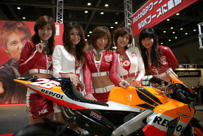 【東京モーターサイクルショー07】コンパニオン写真蔵…その20・NGK 画像