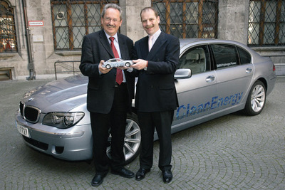 BMW、ドイツの経済・科学相に水素自動車を貸与 画像