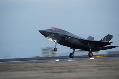 アメリカ海兵隊、最新鋭のステルス戦闘機「F-35B」を日本に配備 画像