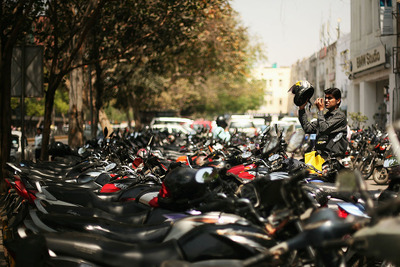 【中田徹の沸騰アジア】高額紙幣の流通停止でインドの二輪車市場に急ブレーキ 画像