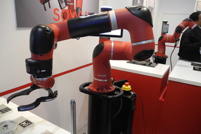 【ロボデックス2017】住友重機、米国製協働ロボットを披露…ティーチングが容易に可能 画像