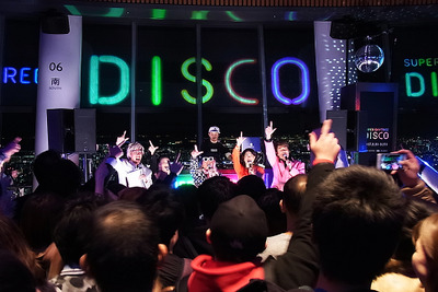 東京スカイツリー展望台に80年代DISCOシーン…マイケル富岡や田中美奈子も「Come on!」 画像