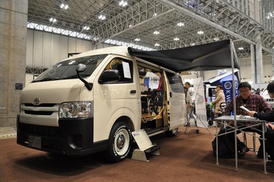 【キャンピングカーショー2017】車中泊やレジャーに使える車いす移動車…アクティブマイキャビン 画像