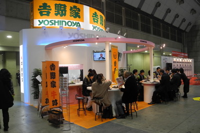 【CareTEX2017】吉野家の試食に来場者殺到…新食感の牛丼で介護食市場に殴り込み 画像