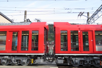 箱根登山鉄道「アレグラ号」増備の2両編成を公開　5月デビュー 画像