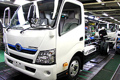 日野自動車の世界生産、5.3％増の18万2707台で2年ぶりのプラス　2016年度 画像