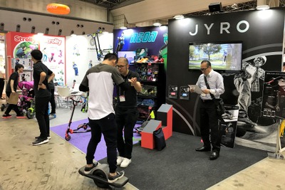 【東京おもちゃショー2017】電動1輪スケボー JYRO Roll に乗ってみた 画像