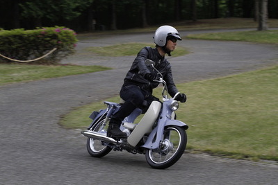【ホンダコレクションホール 歴代カブ試乗】NHK朝ドラで畦道を疾走する噂のバイク…ポートカブC240 画像