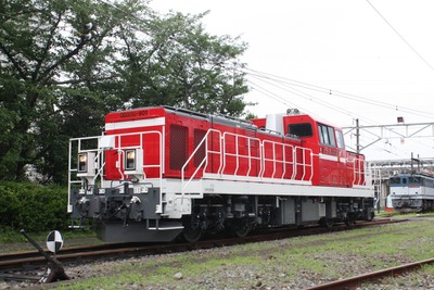 貨物列車から入替まで幅広く…JR貨物、新型機関車「DD200形」公開 画像