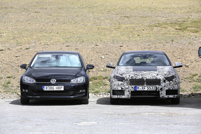 BMW 1シリーズ 次期型、FF化でVW ゴルフ そっくりに？ 比較テスト風景を目撃 画像