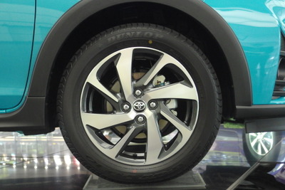 【トヨタ アクア 改良新型】ダンロップのエコタイヤ、「ENASAVE EC300＋」を純正採用 画像