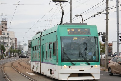 函館の路面電車が北方領土返還を要求…運賃は無料 8月25日 画像