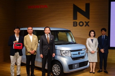 【ホンダ N-BOX 新型】寺谷日本本部長「旧モデルも売れるなかで異例の高レベル」…事前受注は2.5万台に 画像