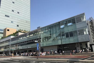 バスタ新宿、開業1年---「成果」は事故リスク減少、「課題」は路上待機 画像