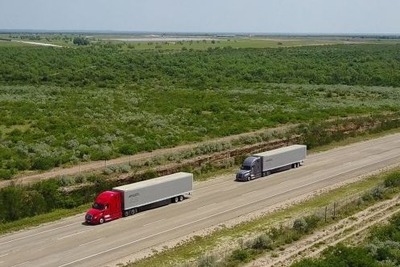 ダイムラー、米公道でトラック隊列走行試験…自動運転とコネクト技術導入 画像