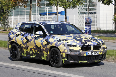 BMW X2 に高性能「M35i」、迷彩ボディでミュンヘンに出現 画像