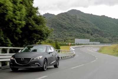 【新聞ウォッチ】マツダの次世代エンジンの試作車、乗ればすぐわかる「現行車との大きな違い」 画像