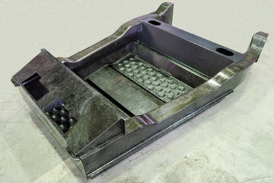熱可塑性CFRP製自動車用シャシーの製作に世界で初めて成功 NEDO 画像