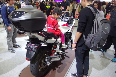 【東京モーターショー2017】ビブスを着たらオフィシャルカメラマン! 画像