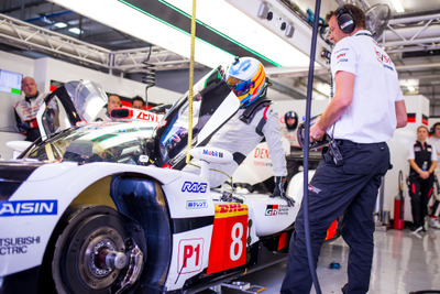 F1王者アロンソ、トヨタのWEC-LMP1マシンを初テスト…世界3大レース制覇を狙う 画像