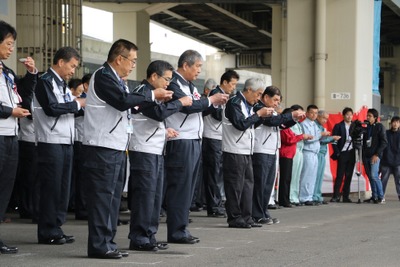 冬の首都高を守る黄色いヤツら…積雪凍結対策期間に向けて安全祈願祭と出陣式を実施 画像