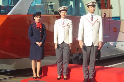 全てのロマンスカーに専用制服…小田急電鉄、2018年3月から使用開始 画像