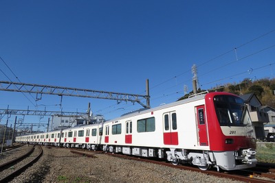 赤い京急電鉄が「白い電車」導入？…「全面塗装」完了前に試運転 画像