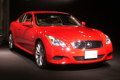 【日産 スカイラインクーペ 新型発表】イメージカラーは「バイブラントレッド」 画像