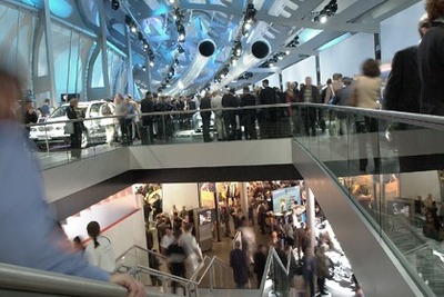 【フランクフルトから東京ショー2001へ】BMWの“コンセプト・スタンド” 画像