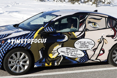 “痛すぎる”開発車両の正体は…? ボディにくっきり「FOCUS」の文字 画像
