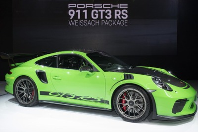 ポルシェ 911 GT3RS に軽量仕様の「ヴァイザッハ パッケージ」…ニューヨークモーターショー2018 画像